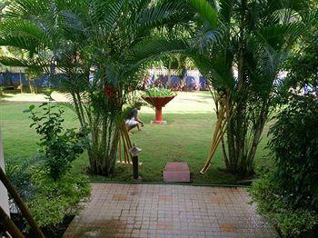 Retreat Anjuna Resort Exterior photo